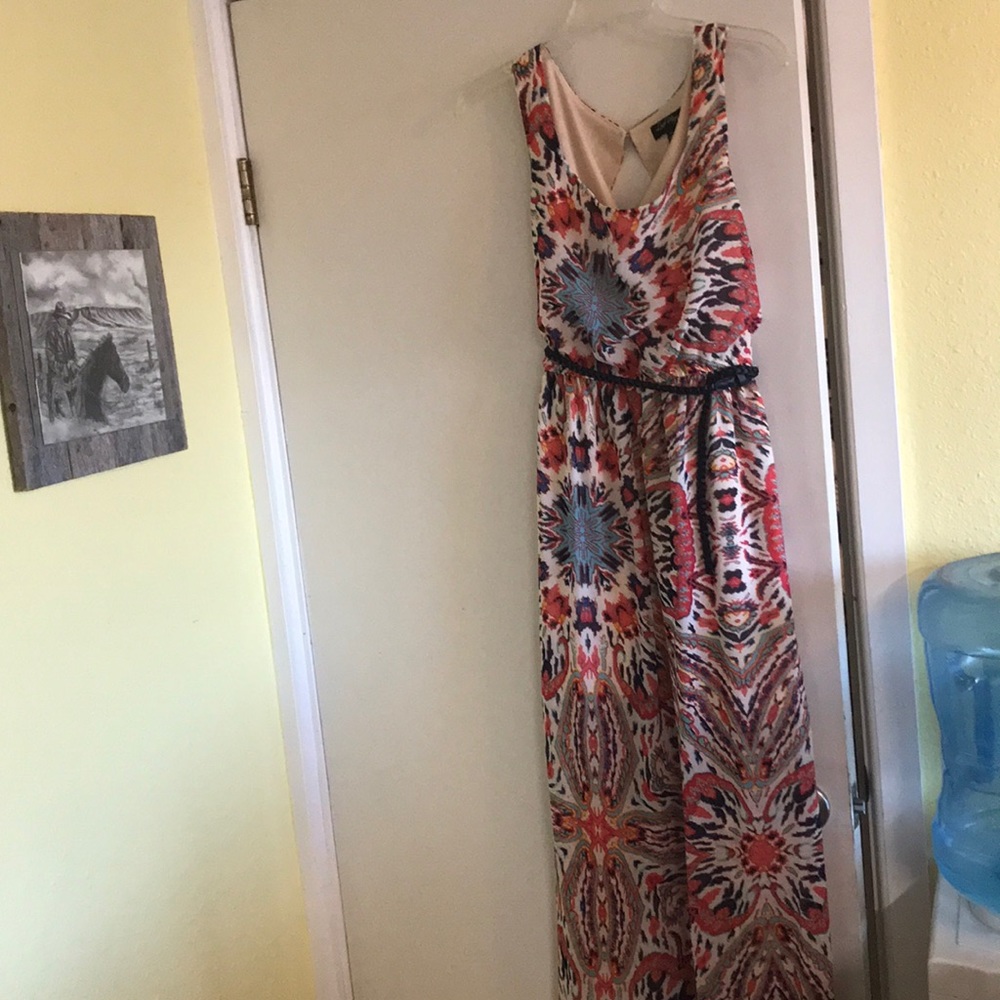 Women’s belted maxi dress
